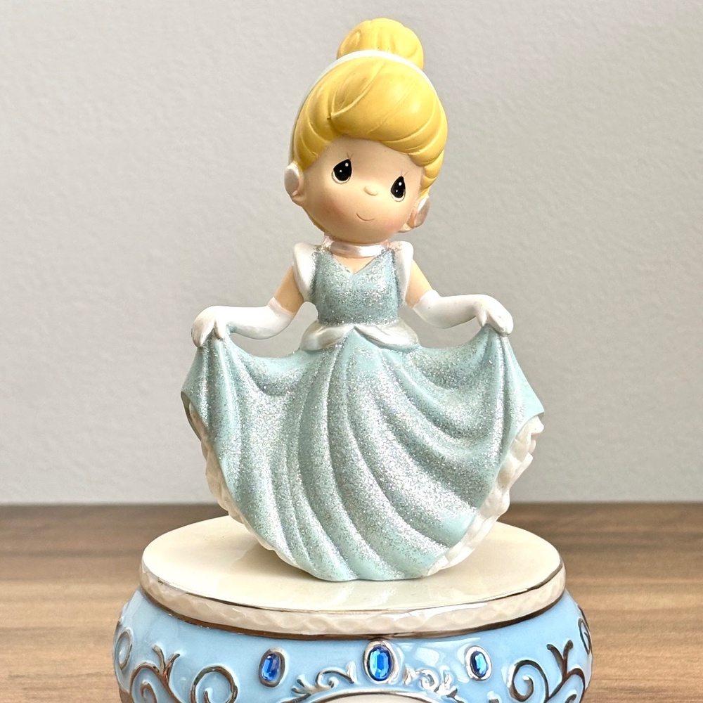 DISNEY Precious Moments CINDERELLA Music Box Figurine 893501 Once Upon A Time
